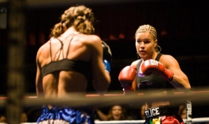 Kiedy topy sportowe damskie sprawdzą się idealnie?