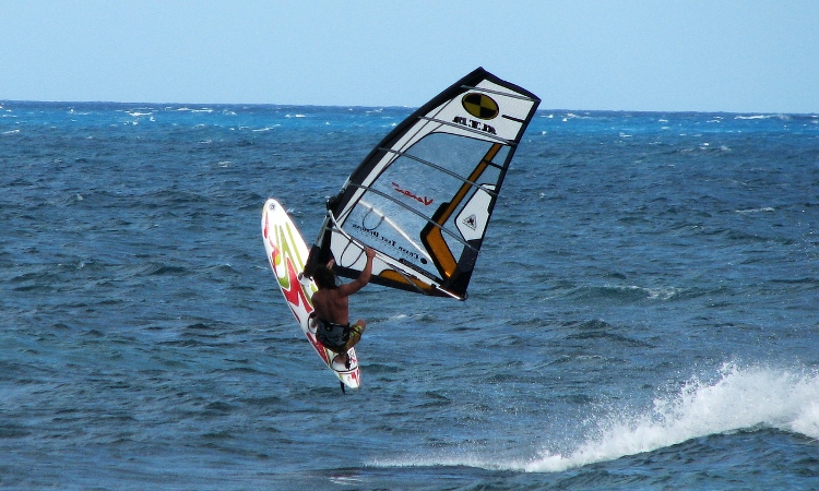 Obóz windsurfingowy - zafunduj sobie szalone wakacje.