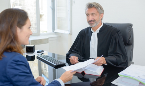Ściąganie należności – czy warto korzystać z pomocy adwokata?