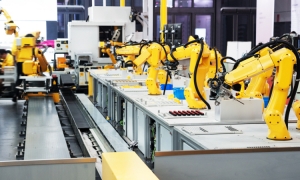 Dlaczego warto inwestować w automatyzację produkcji przemysłowej?