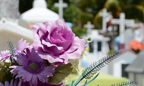 Jak obliczyć koszty organizacji pogrzebu