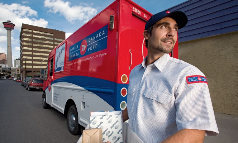 Postes Canada offre maintenant ses services postaux à la pharmacie Uniprix du boulevard Albiny-Paquette à Mont-Laurier