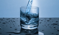 Dlaczego warto kupować dystrybutory wody do firmy?