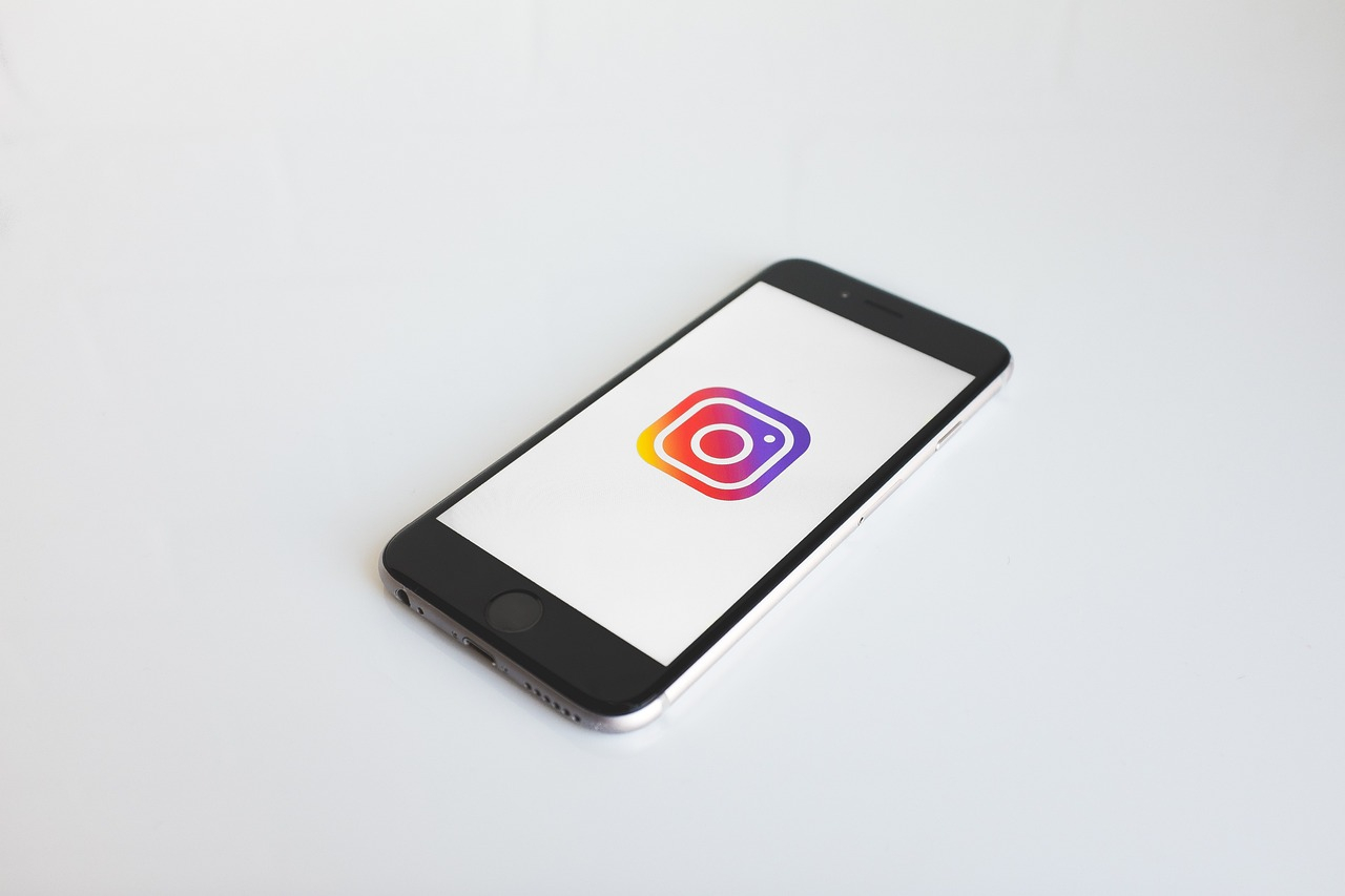 Dlaczego warto kupić obserwacje na Instagramie w 2026?