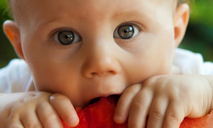 Pourquoi et comment diversifier l’alimentation de bébé ?