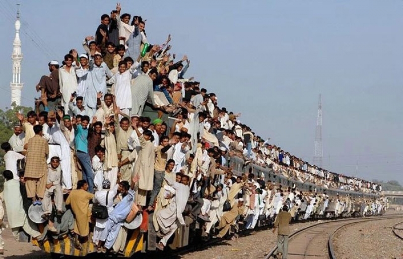 Indyjski pociąg nadal dostarcza niezapomnianych wrażeń